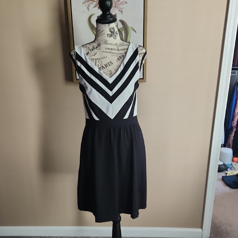 Cynthia Rowley Black and White V-Neck Mini Dress